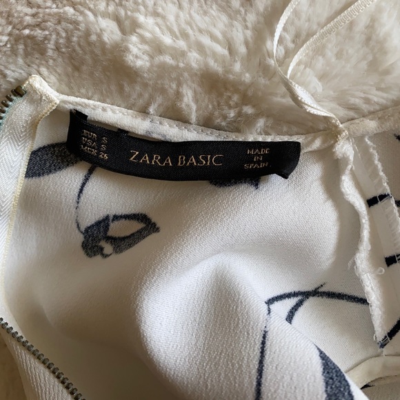 ⭐️SOLD⭐️Floral Crop Top - Picture 3 of 3